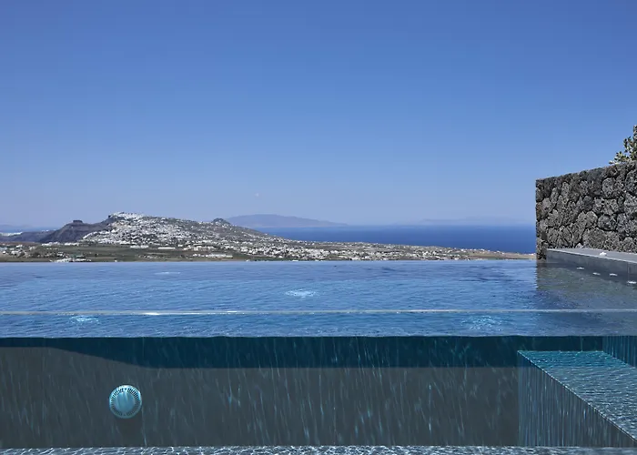 North Santorini - A Luxury Pyrgos Kallistis