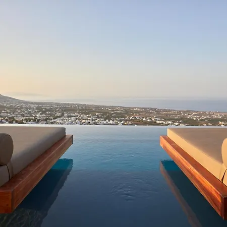 Villa North Santorini - A Luxury Pyrgos Kallistis
