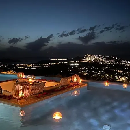Villa North Santorini - A Luxury Pyrgos Kallistis