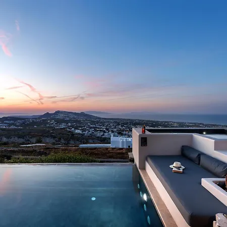 North Santorini - A Luxury Pyrgos Kallistis