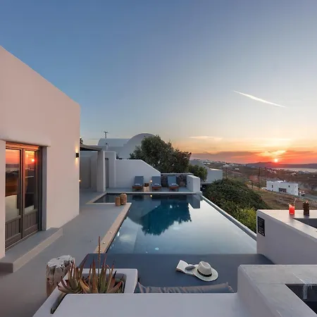 North Santorini - A Luxury * Pyrgos Kallistis