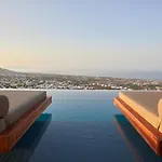 Villa North Santorini - A Luxury Pýrgos
