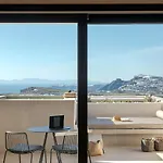 Villa North Santorini - A Luxury Pýrgos