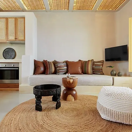 Villa North Santorini - A Luxury Pýrgos