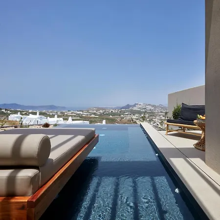 Villa North Santorini - A Luxury Pýrgos