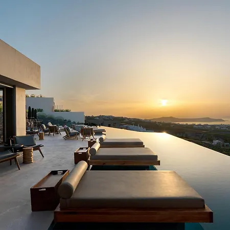 North Santorini - A Luxury Villa Pýrgos