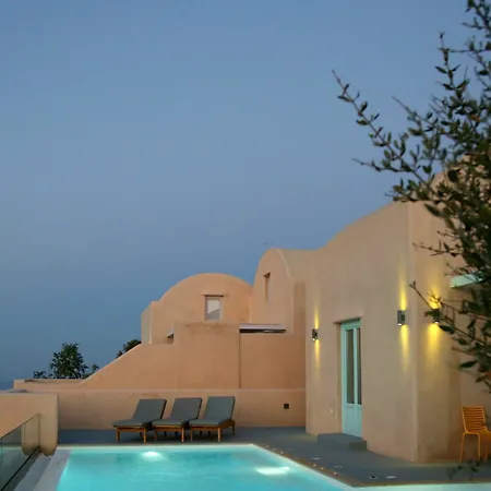 Villa North Santorini - A Luxury Pýrgos