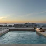 North Santorini - A Luxury Pýrgos