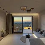 North Santorini - A Luxury * Pýrgos