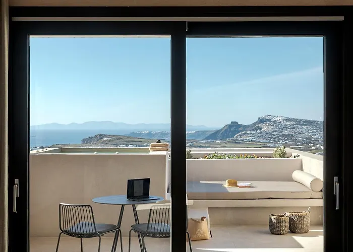 Villa North Santorini - A Luxury Pýrgos