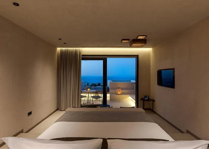 Villa North Santorini - A Luxury Pýrgos