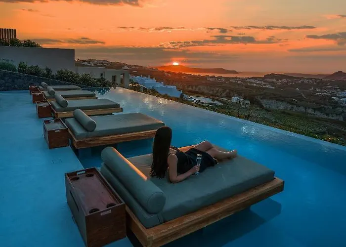 Villa North Santorini - A Luxury